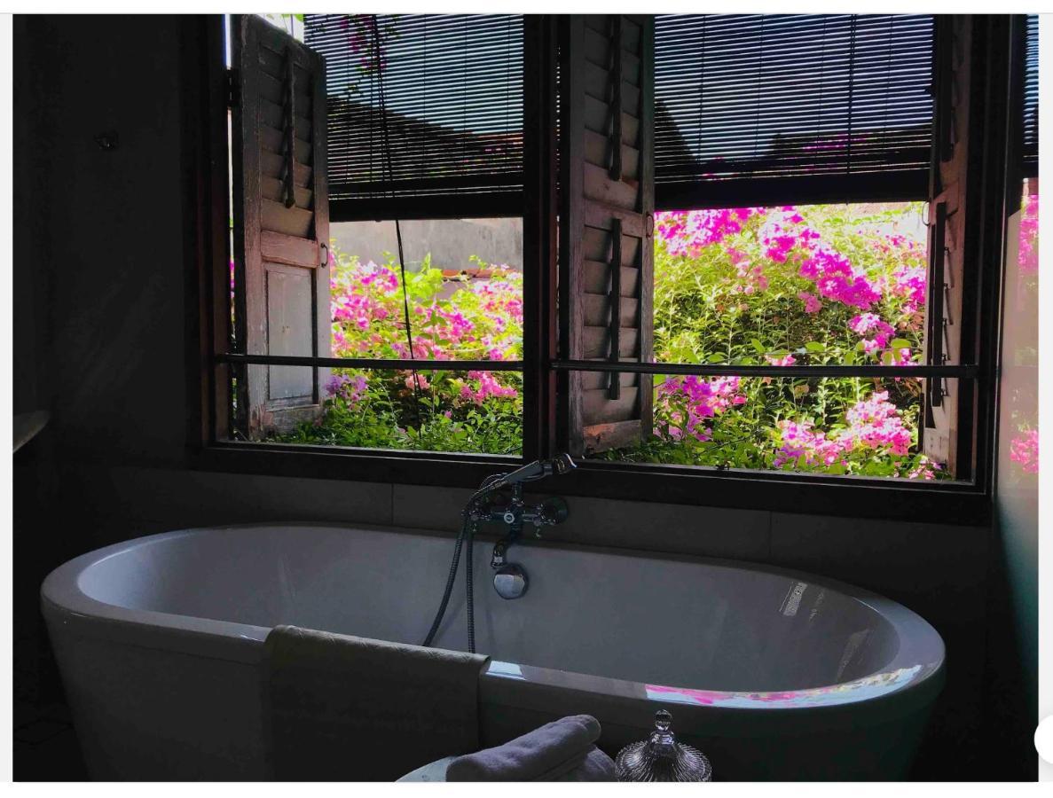 The Opposite Place Malacca Extérieur photo